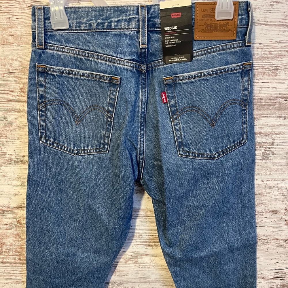 Levi Wedgie Jeans - 26